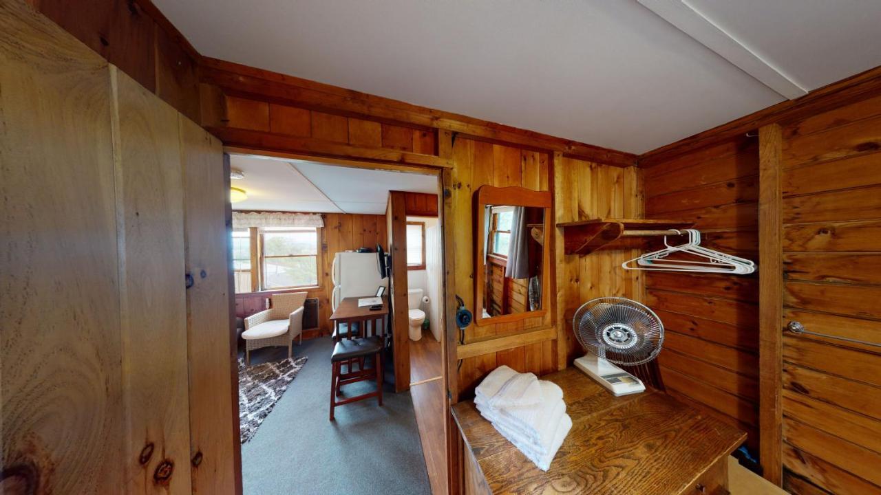 The Lakeview Inn & Cottages Уиърс Бийч Екстериор снимка