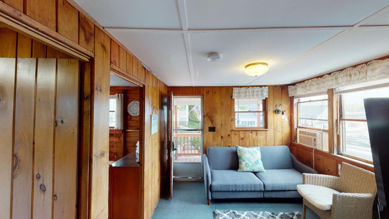 The Lakeview Inn & Cottages Уиърс Бийч Екстериор снимка