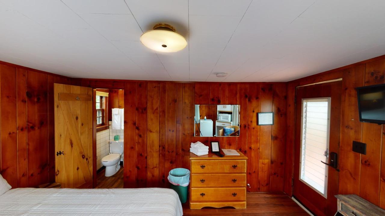 The Lakeview Inn & Cottages Уиърс Бийч Екстериор снимка