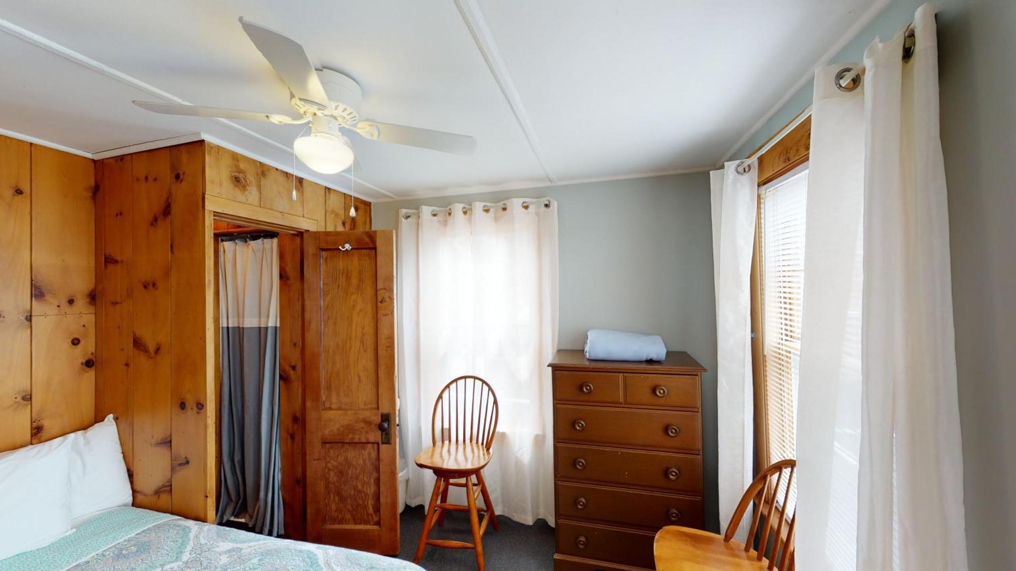 The Lakeview Inn & Cottages Уиърс Бийч Стая снимка